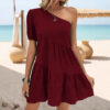 4085cc2a-9a61-4151-a267-1f9e877d15d0.jpg Elegante y sofisticado vestido de mujer de talla grande con hombros descubiertos y color liso.