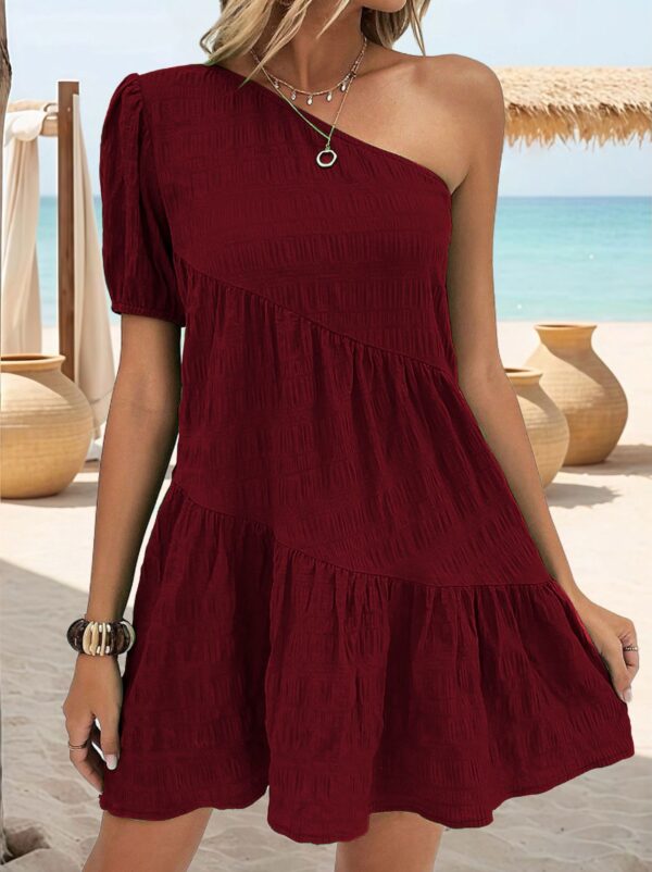 588e1190-1fc4-4ea3-90c5-9000f55ec863.jpg Elegante y sofisticado vestido de mujer de talla grande con hombros descubiertos y color liso.