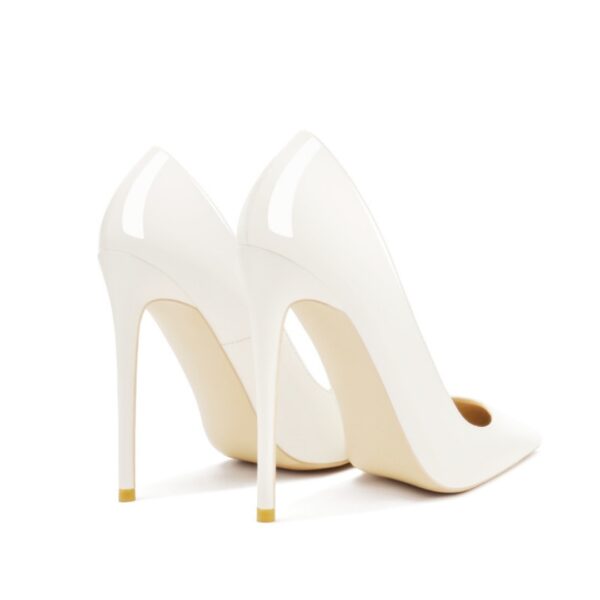 Tacones altos negros de punta afilada y tacón fino y sexy para tallas grandes