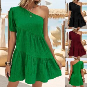 Elegante y sofisticado vestido de mujer de talla grande con hombros descubiertos y color liso.